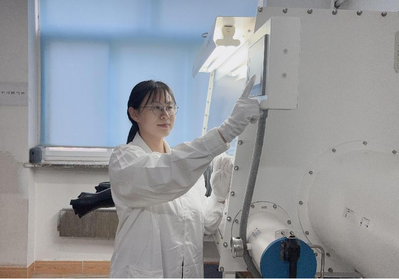 科研一线丨石爽爽：晶体成长虽慢，但每一步都通向光的将来